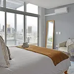 Gigi - Designer Ph With 180° Views Of City, Moutain & Ocean