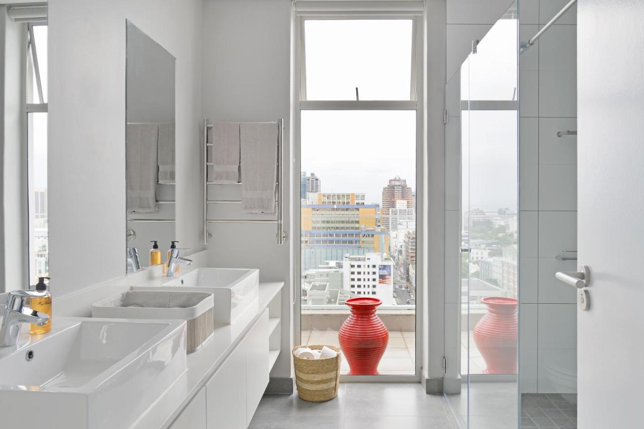 Gigi - Designer Ph With 180° Views Of City, Moutain & Ocean *